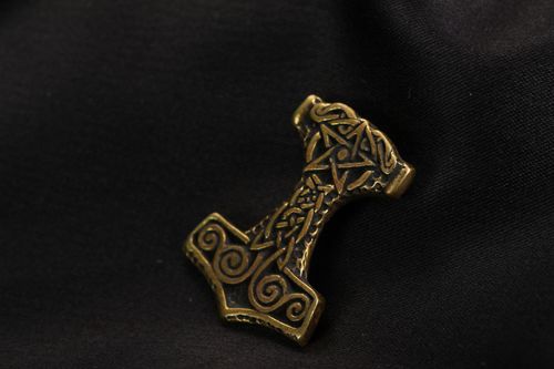 Pingente de bronze feito à mão Martelo do Thor - MADEheart.com