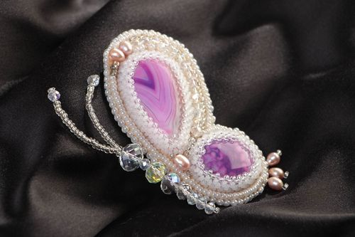 Beautiful handmade white beaded brooch with agate and pearls for women - MADEheart.com