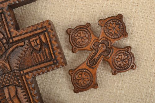 Резной крест ручной работы деревянный крестик нательный крестик с распятием - MADEheart.com