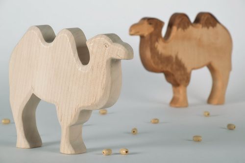 Wooden statuette Camel - MADEheart.com