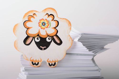 Petit magnet pour réfrigérateur en panneau de fibres peint fait main brebis - MADEheart.com
