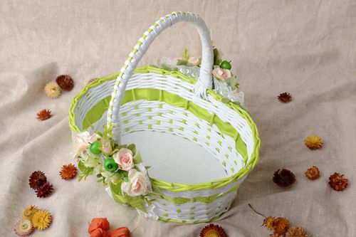 Newspaper basket decorated with flowers - MADEheart.com