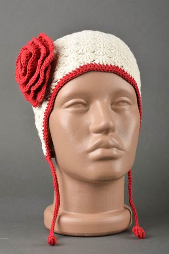 Cappello a uncinetto fatto a mano in lana splendido accessorio per bambina  - MADEheart.com