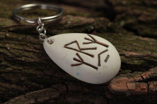 Handmade polymer resin key chain designer gift pendant for keys key attribute - MADEheart.com