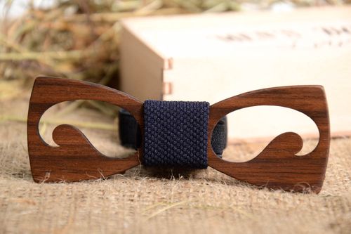 Wooden handmade present fashionable cute bow tie beautiful designer accessories - MADEheart.com