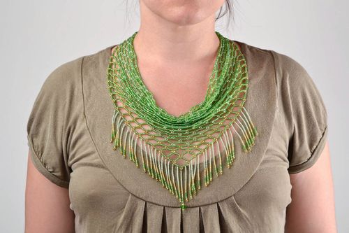 Collana di perline fatta a mano originale di moda bigiotteria da donna verde - MADEheart.com