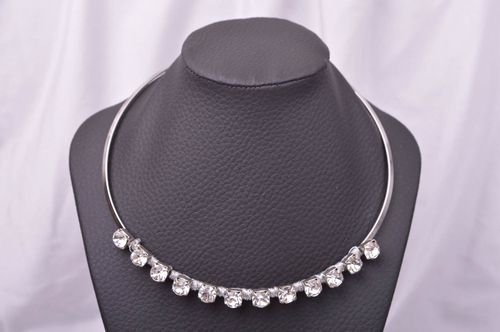Collier fantaisie Bijou fait main élégant en métal et strass Accessoire femme - MADEheart.com