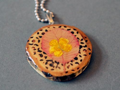 Pendant made from pine wood - MADEheart.com