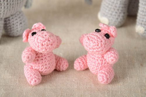 Jouets tricotés Peluches faites main en coton Cadeau enfant Hippopotames - MADEheart.com