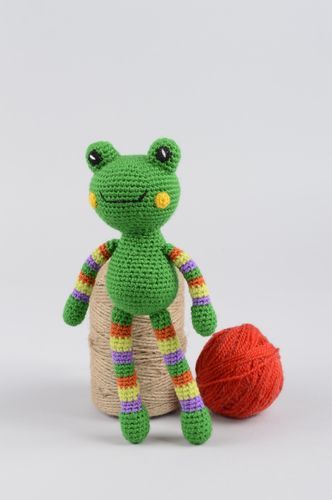 Juguete infantil hecho a mano muñeco de peluche regalo para niños Rana verde - MADEheart.com