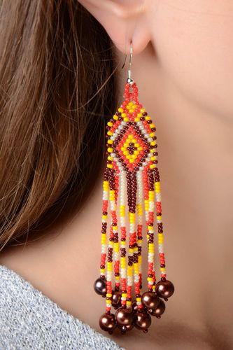Wunderschöne lange Ohrringe aus Glasperlen im ethnischen Stil für Damen - MADEheart.com