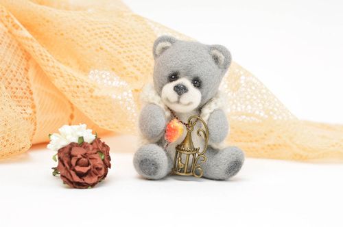 Peluche décorative fait main Jouet en laine Cadeau enfant original Ours gris - MADEheart.com