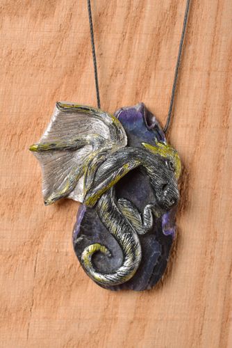 Colgante hecho a mano de arcilla polimérica bisutería artesanal regalo original  - MADEheart.com