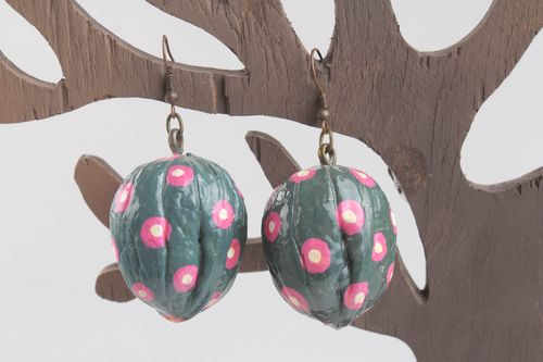 Ohrringe aus Nuss - MADEheart.com