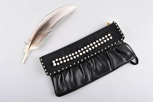 Handmade Damen Clutch schwarz modische Tasche Clutch mit Perlen Kunstleder - MADEheart.com