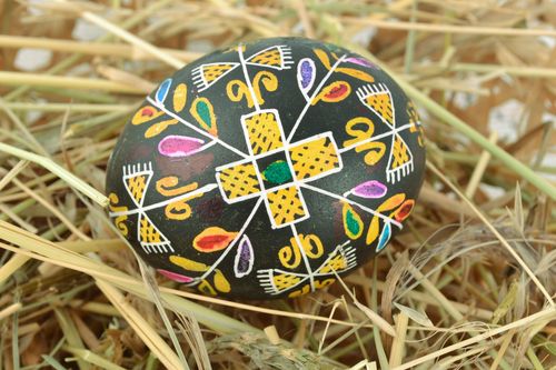 Huevo de Pascua con pintura artística - MADEheart.com