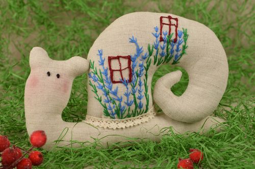 Lumaca in stoffa fatta a mano pupazzo di pezza morbida decorazione d’interni - MADEheart.com