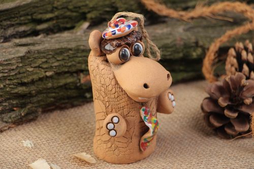 Campana de cerámica artesanal con forma de hipopótamo - MADEheart.com