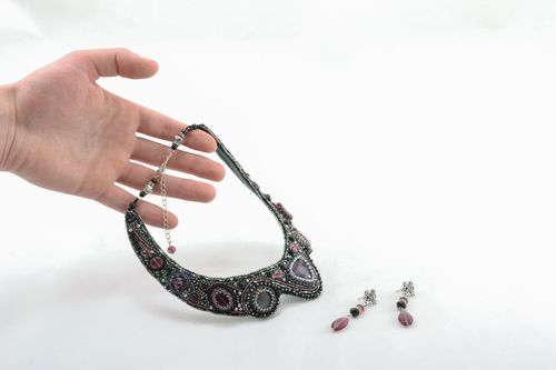 Collar y pendientes de abalorios Medianoche morada - MADEheart.com