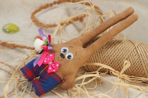 Petit magnet pour réfrigérateur en forme de peluche en coton fait main lapin  - MADEheart.com