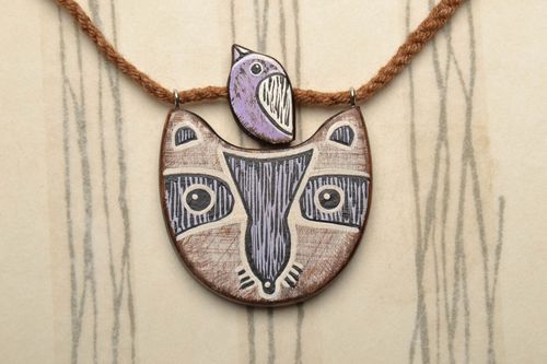 Pendentif en bois original peint fait main - MADEheart.com