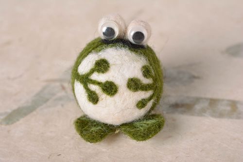 Woolen soft toy handmade frog toy beautiful interior toy cute home decor - MADEheart.com