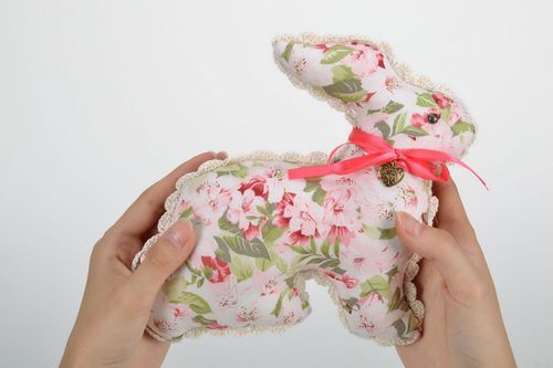 Jouet artisanal en coton fait main Lièvre - MADEheart.com