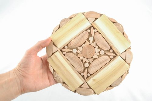 Round wooden trivet - MADEheart.com