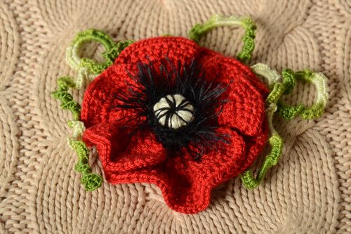 Hand-crocheted brooch handmade flower brooch fashion accessories for women - MADEheart.com