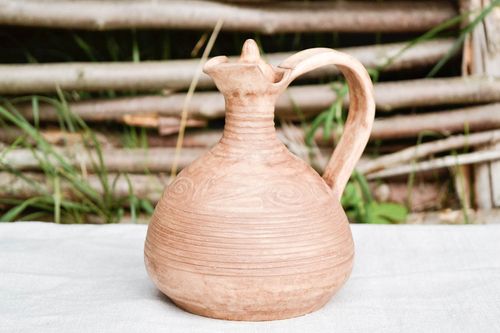 20 oz ceramic wine carafe with handle and lid made of lead-free clay 1,1 lb - MADEheart.com