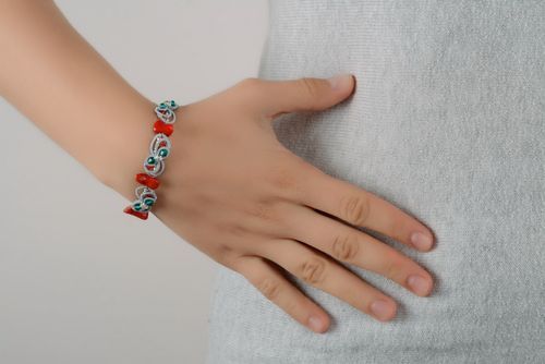 Bracelete artesanal com coral e pedras - MADEheart.com