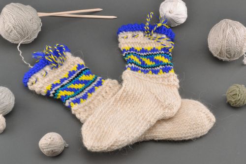 Calcetines de lana tejidos a mano Blancos con azul	 - MADEheart.com