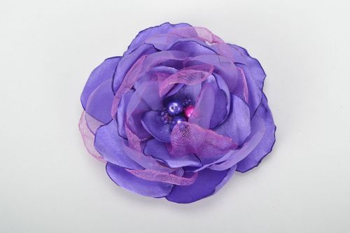 Broche de tecido feito à mão em forma da flor Mistério - MADEheart.com