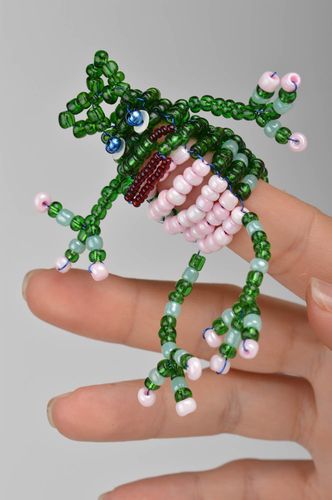 Handmade stylish cute finger toy funny green frog made of Chinese beads - MADEheart.com
