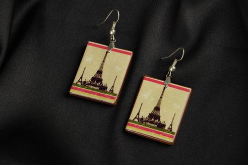 Brincos feitos de cerâmica plástica na técnica de decoupage com a imagem de Paris - MADEheart.com