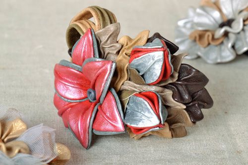 Haarspange aus Leder - MADEheart.com