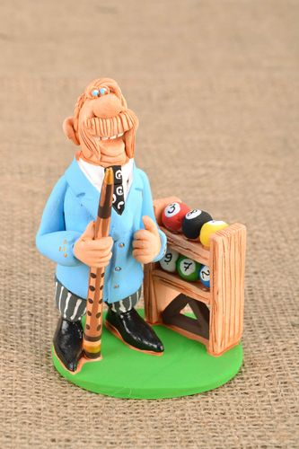 Figurilla de la arcilla Billarista - MADEheart.com