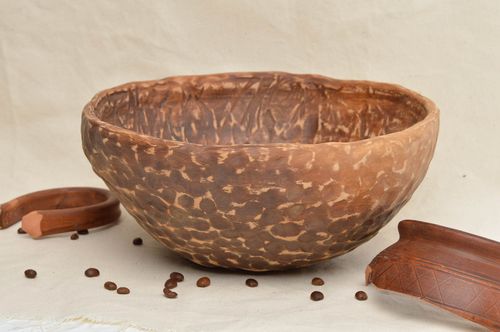 Grand bol en argile rond marron fait main à motif design original écologique - MADEheart.com