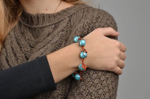 Bracelet with blue beads - MADEheart.com
