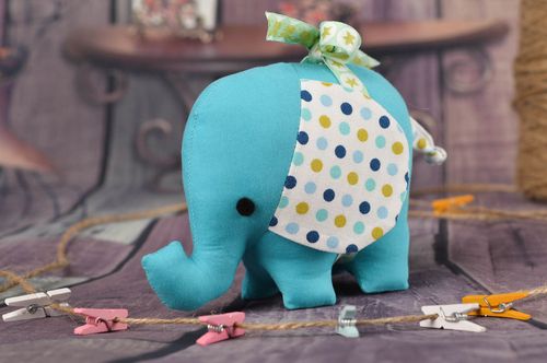Elefantino carino fatto a mano pupazzo di peluche giocattolo simpatico  - MADEheart.com
