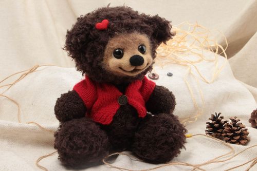 Braunes Häkel Kuscheltier Bär aus Wolle und Strukturgarn für Dekor handmgemacht - MADEheart.com