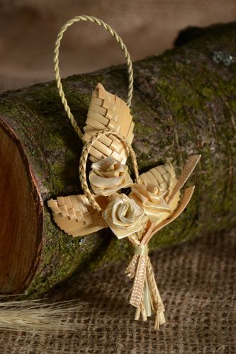 Small floral wall hanging hand made of natural straw for interior decoration - MADEheart.com