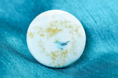 Botón bonito hecho a mano accesorio para ropa botón para manualidades con pájaro - MADEheart.com