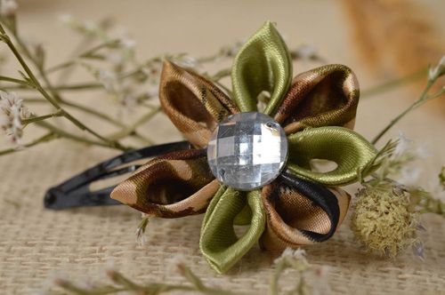 Pince cheveux faite main Barrette fleur en rubans de satin Cadeau pour enfant - MADEheart.com