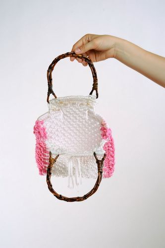 Woven jute bag with bamboo handle - MADEheart.com