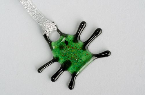 Suspension décorative réalisée en verre Minuscule vert - MADEheart.com