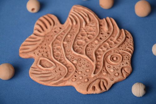 Décoration à colorier réalisée en argile faite main en forme de poisson - MADEheart.com