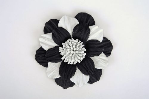 Leather flower brooch  - MADEheart.com