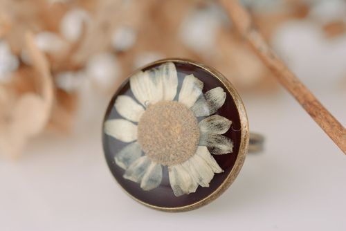 Handmade metal ring with real flower coated with epoxy Camomile - MADEheart.com