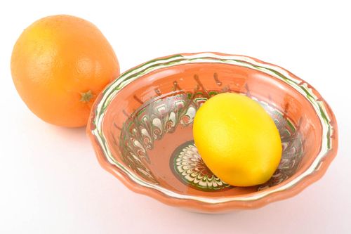 Ceramic bowl glazed using flyandrovka technique - MADEheart.com